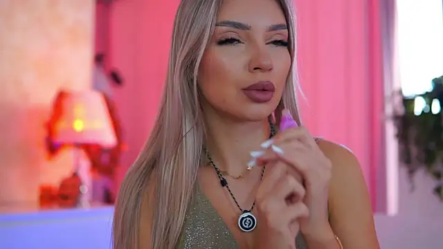 Snapshot of ArtTeasee chatting on 11.03.25 ArtTeasee online show from 11.03.25