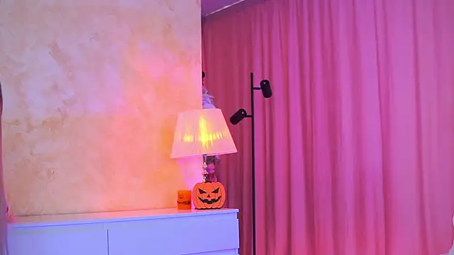 Snapshot of ArtTeasee chatting on 11.06.25 ArtTeasee online show from 11.06.25