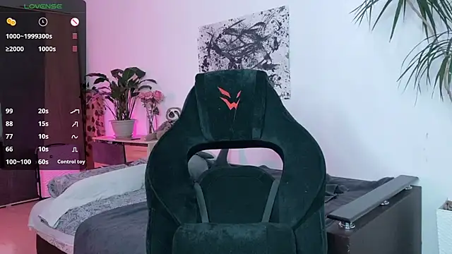 Snapshot of pale_skin chatting on 10.26.25 pale skin online show from 10.26.25