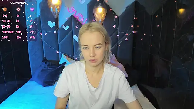 Snapshot of StephanieSweety chatting on 02.14.25 StephanieSweety online show from 02.14.25