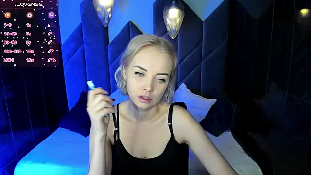 Snapshot of StephanieSweety chatting on 02.21.25 StephanieSweety online show from 02.21.25