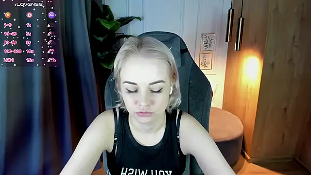 Snapshot of StephanieSweety chatting on 03.07.25 StephanieSweety online show from 03.07.25