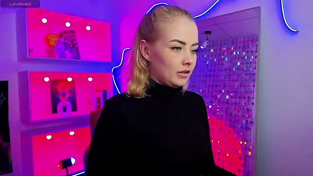 StephanieSweety online show from 04.18.26