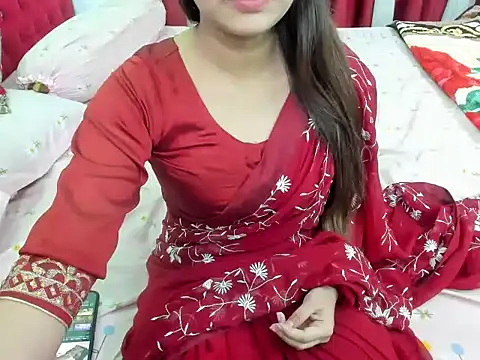 AttractiveQueen2002 online show from 12.24.24
