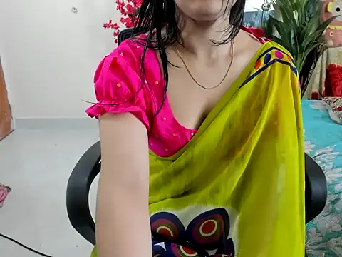 AttractiveQueen2002 online show from 09.19.25