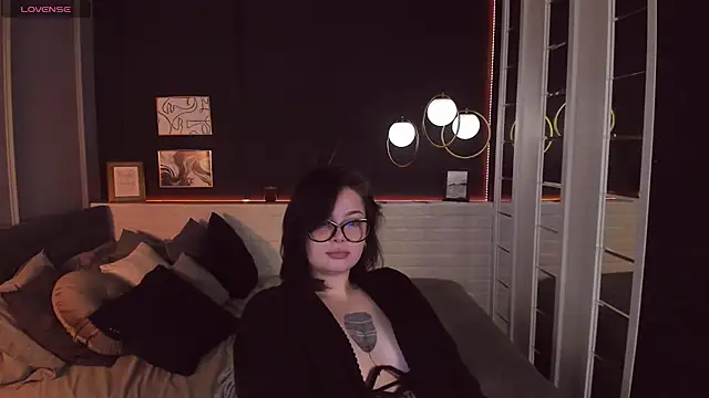 Snapshot of Mayayammy chatting on 12.14.24 Mayayammy online show from 12.14.24
