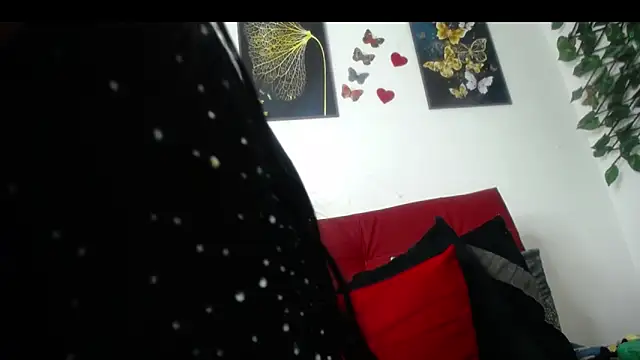 Snapshot of luzcastillo07 chatting on 02.10.25 luzcastillo07 online show from 02.10.25