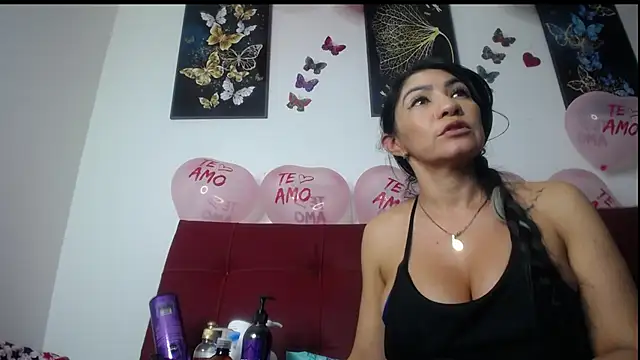 Snapshot of luzcastillo07 chatting on 02.19.25 luzcastillo07 online show from 02.19.25