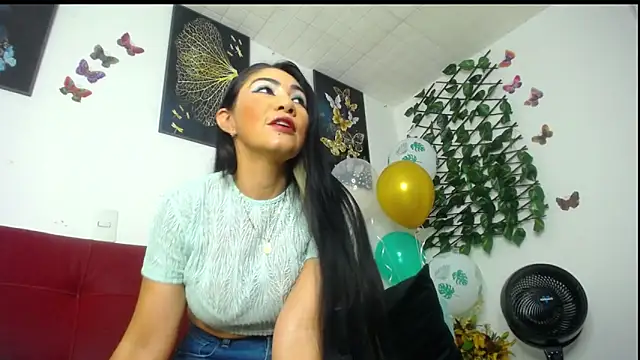 Snapshot of luzcastillo07 chatting on 03.22.25 luzcastillo07 online show from 03.22.25