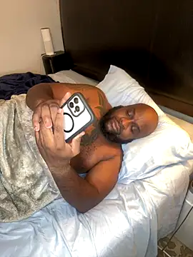 Snapshot of africandickxxl chatting on 10.27.25 africandickxxl online show from 10.27.25