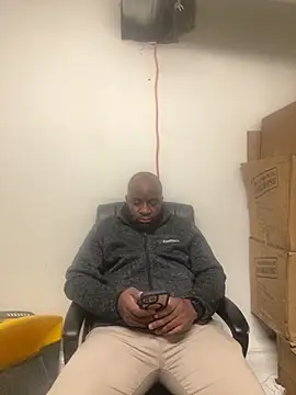 Snapshot of africandickxxl chatting on 10.31.25 africandickxxl online show from 10.31.25