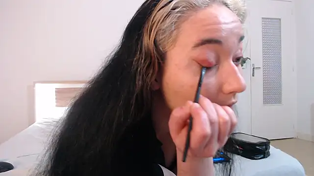 Crystal-dreamt online show from 03.03.25