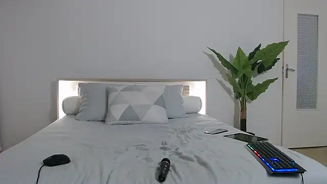 Crystal-dreamt online show from 03.22.25