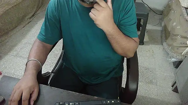 Snapshot of rentarob chatting on 09.29.25 rentarob online show from 09.29.25