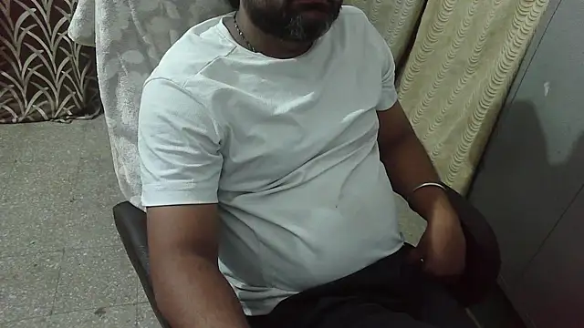 Snapshot of rentarob chatting on 10.21.25 rentarob online show from 10.21.25