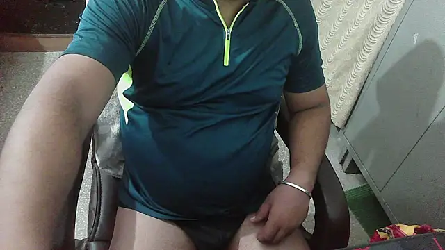 Snapshot of rentarob chatting on 10.21.25 rentarob online show from 10.21.25