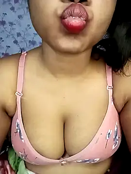 Snapshot of Hotlisa chatting on 12.20.24 Hotlisa online show from 12.20.24