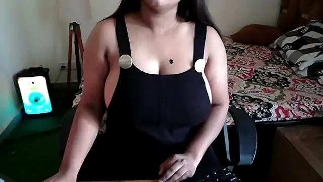 Snapshot of shivi_moto chatting on 01.08.25 shivi moto online show from 01.08.25
