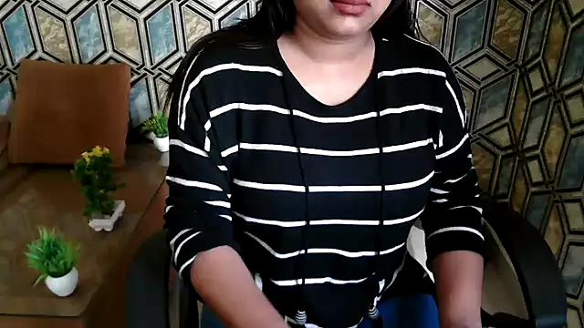 Snapshot of shivi_moto chatting on 02.18.25 shivi moto online show from 02.18.25