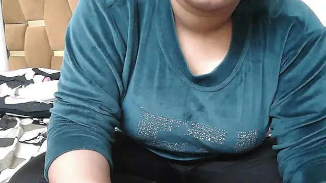 Snapshot of shivi_moto chatting on 02.27.25 shivi moto online show from 02.27.25