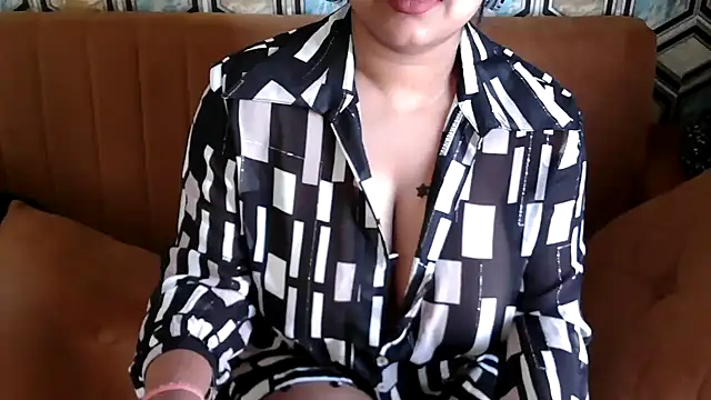 Snapshot of shivi_moto chatting on 03.05.25 shivi moto online show from 03.05.25