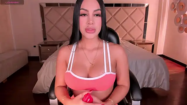 Snapshot of MileyCruz_ chatting on 03.19.25 MileyCruz online show from 03.19.25