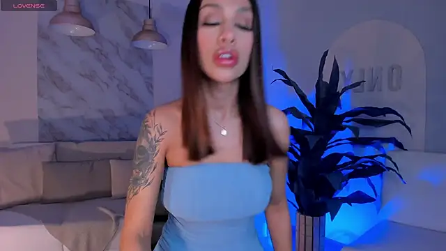 DannaCruz online show from 02.18.25