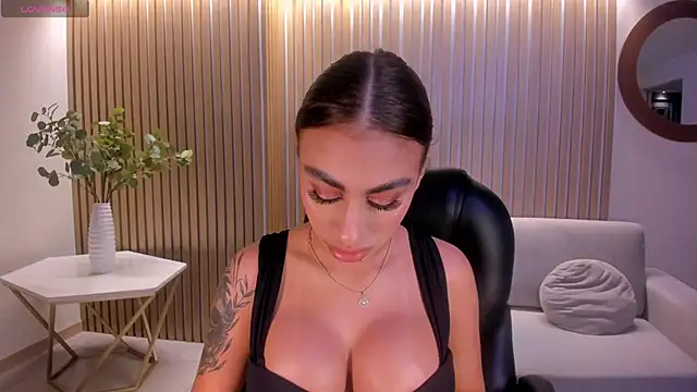 DannaCruz online show from 11.25.25