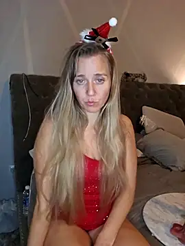 Snapshot of SkyelarSommer chatting on 12.26.24 SkyelarSommer online show from 12.26.24