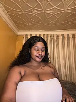 Snapshot of KnockoutBestie chatting on 04.18.26 KnockoutBestie online show from 04.18.26