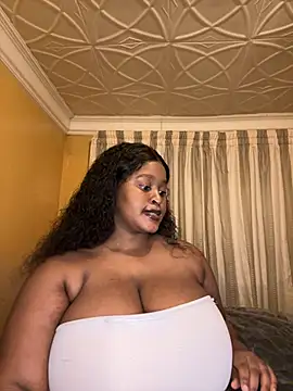 Snapshot of KnockoutBestie chatting on 04.18.26 KnockoutBestie online show from 04.18.26