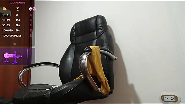 Snapshot of abby_taylor chatting on 10.10.25 abby taylor online show from 10.10.25