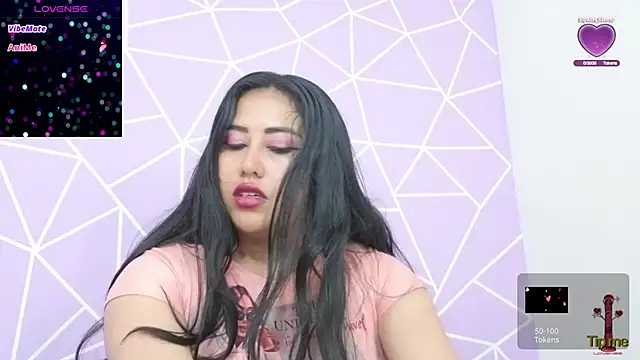 Snapshot of altheamoore chatting on 11.05.25 altheamoore online show from 11.05.25