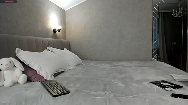 Snapshot of Your_Wet_Desire chatting on 05.18.26 Your Wet Desire online show from 05.18.26