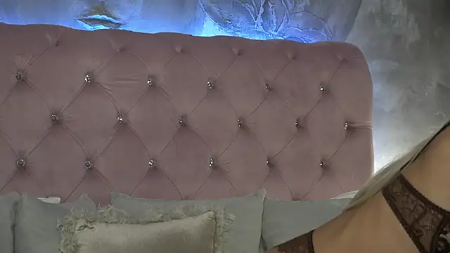 IvyRubens online show from 12.23.25