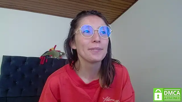 Snapshot of Sophi_Cute chatting on 12.12.24 Sophi Cute online show from 12.12.24
