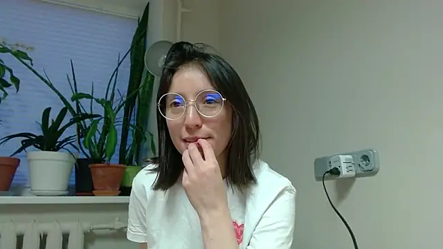 Snapshot of Sophi_Cute chatting on 02.14.25 Sophi Cute online show from 02.14.25