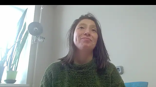 Snapshot of Sophi_Cute chatting on 03.16.25 Sophi Cute online show from 03.16.25