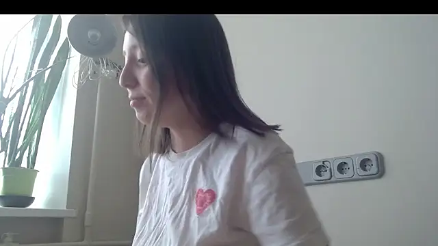 Snapshot of Sophi_Cute chatting on 03.18.25 Sophi Cute online show from 03.18.25