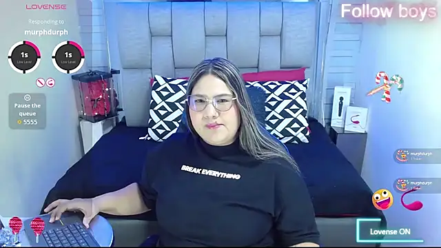 Snapshot of evelin_zaens chatting on 10.12.25 evelin zaens online show from 10.12.25