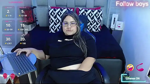 Snapshot of evelin_zaens chatting on 10.12.25 evelin zaens online show from 10.12.25