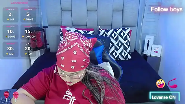 Snapshot of evelin_zaens chatting on 10.16.25 evelin zaens online show from 10.16.25