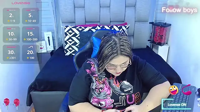 Snapshot of evelin_zaens chatting on 10.17.25 evelin zaens online show from 10.17.25