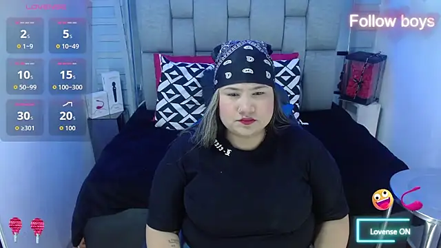 Snapshot of evelin_zaens chatting on 10.19.25 evelin zaens online show from 10.19.25