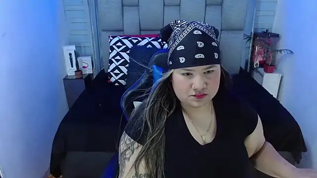 Snapshot of evelin_zaens chatting on 11.11.25 evelin zaens online show from 11.11.25