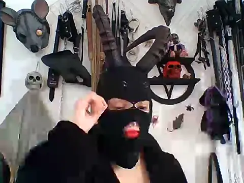 Snapshot of FeticheMacabre chatting on 07.05.26 FeticheMacabre online show from 07.05.26
