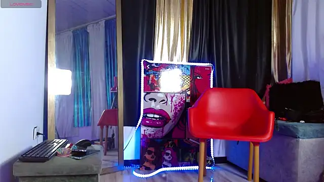 LatexDevil Blondie online show from 12.18.24