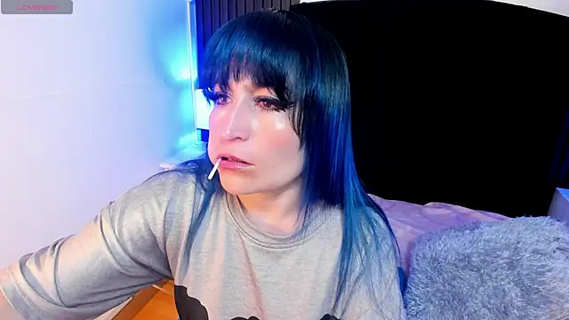 Snapshot of alicia_moom chatting on 09.26.25 alicia moom online show from 09.26.25