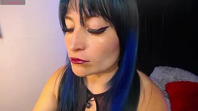 Snapshot of alicia_moom chatting on 10.07.25 alicia moom online show from 10.07.25