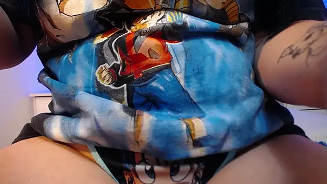 Snapshot of alicia_moom chatting on 10.12.25 alicia moom online show from 10.12.25